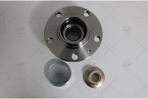 WHEEL HUB
