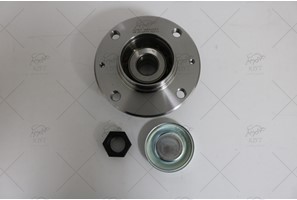 WHEEL HUB