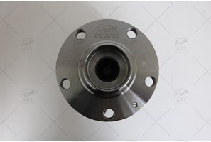 WHEEL HUB