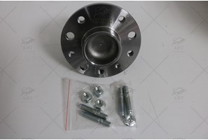 WHEEL HUB