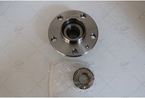 WHEEL HUB